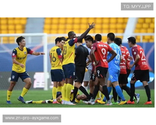 成都蓉城边线穿插撕裂对方布局